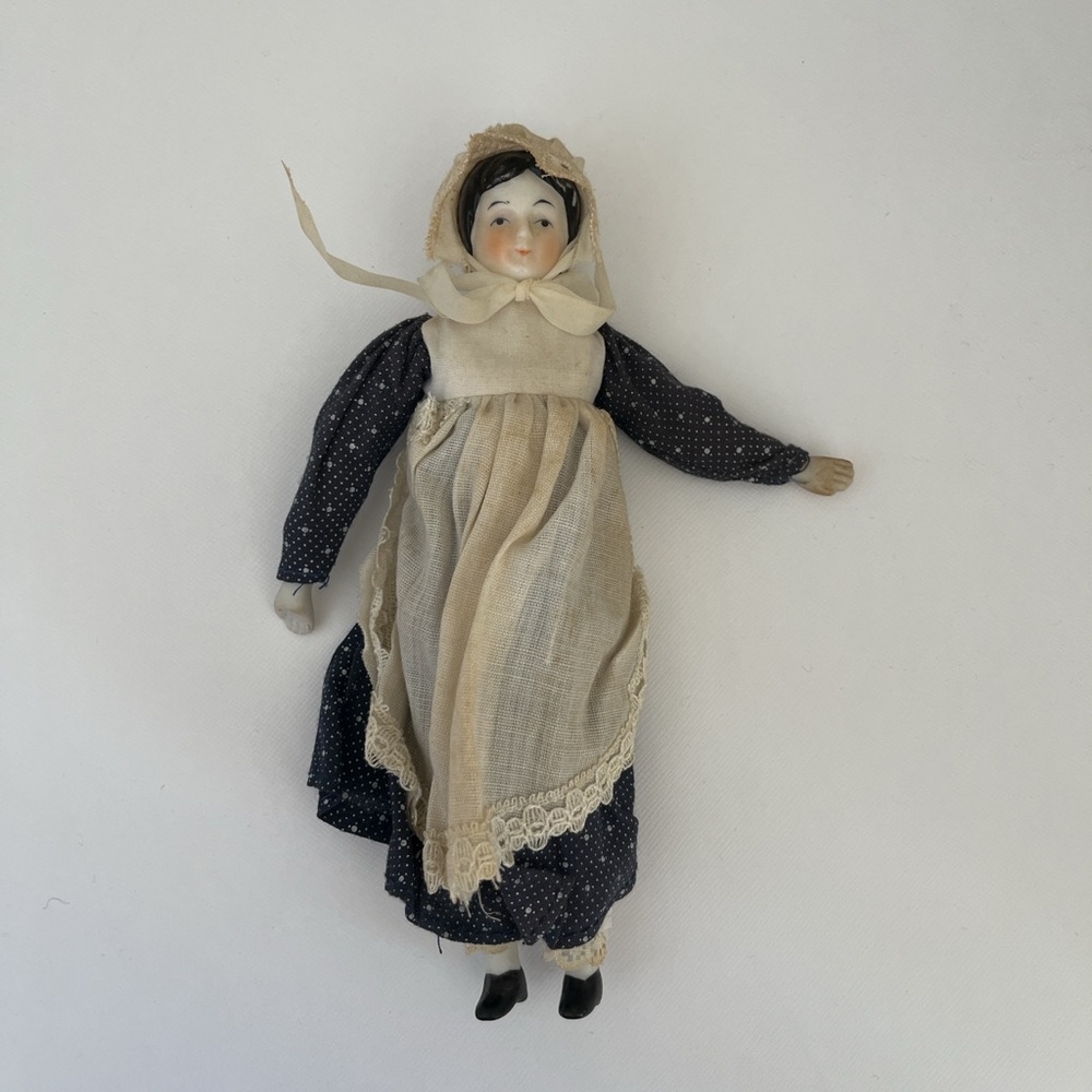VINTAGE SMALL HERTWIG NANKING (?)
PORCELAIN DOLL blue white
